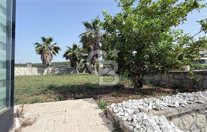 Urla Kent Sitesi'nde Deniz manzaralı Köşe Konumda Kiralık Villa