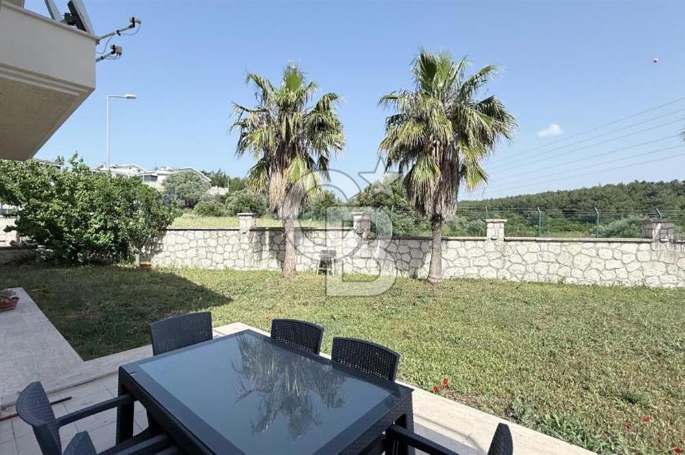 Urla Kent Sitesi'nde Deniz manzaralı Köşe Konumda Kiralık Villa