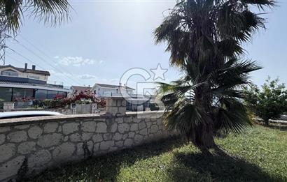 Urla Kent Sitesi'nde Deniz manzaralı Köşe Konumda Kiralık Villa