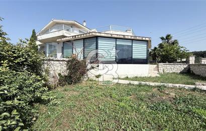 Urla Kent Sitesi'nde Deniz manzaralı Köşe Konumda Kiralık Villa