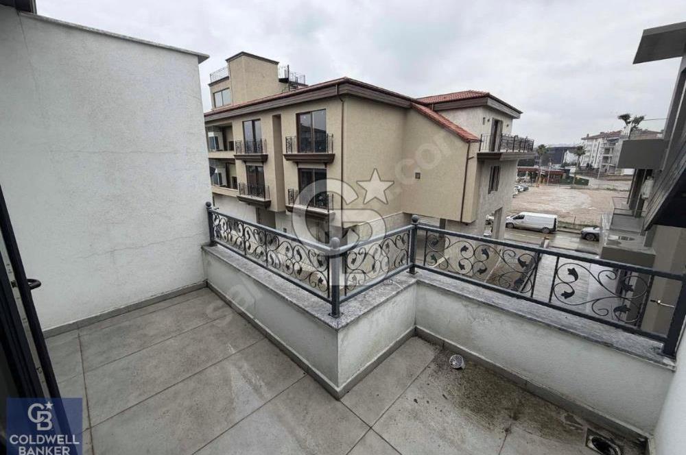 Başiskele Sahile 200 Metre Mesafede, Geniş 3+1 Satılık Daire