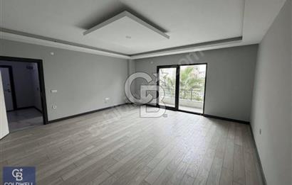 Başiskele Sahile 200 Metre Mesafede, Geniş 3+1 Satılık Daire