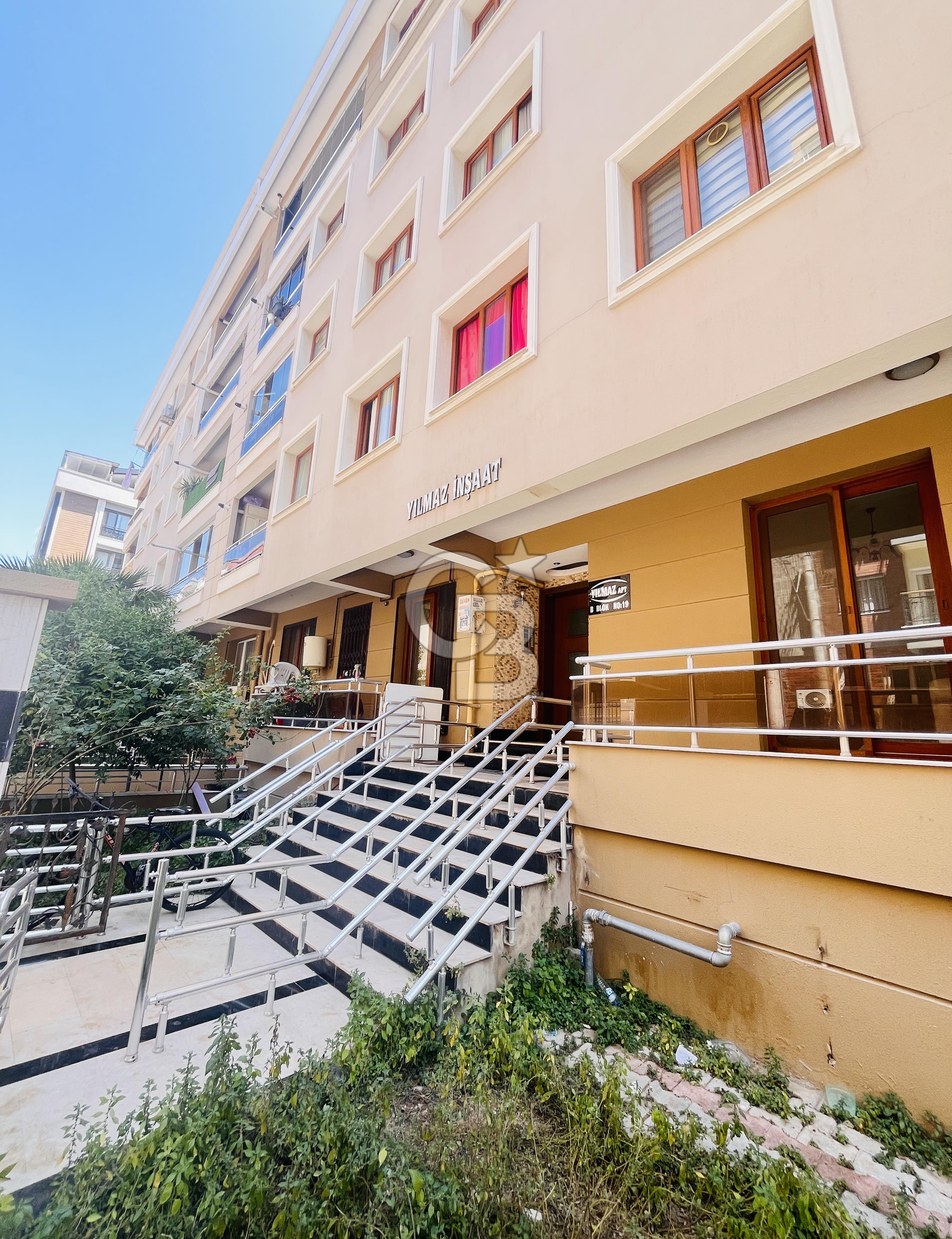 Karşıyaka Dedebaşında İzbana Yakın Çift Cephe Satılık 2+1 Daire
