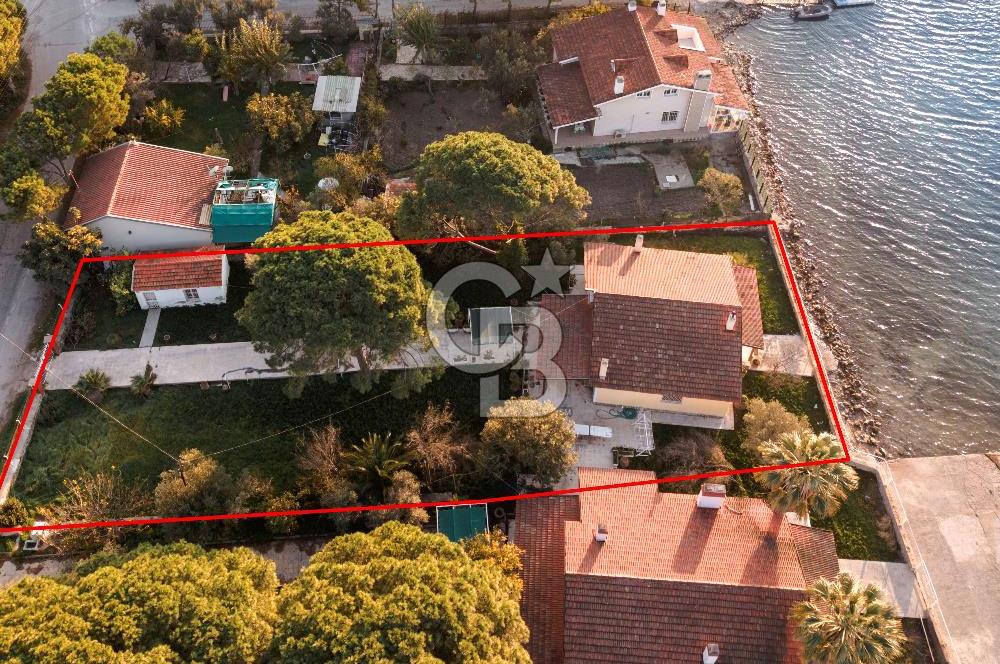 Urla Torasan'da Denize Sıfır, 976 m² Konut ve Ticari İmarlı Arsa