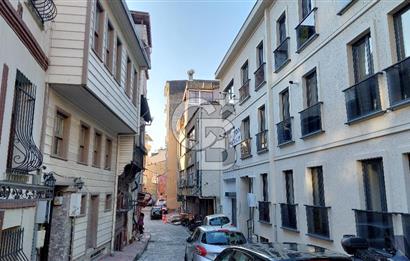 TOMTOM’DA İTALYAN KONSOLOSLUĞU’NA KOMŞU SATILIK 2+1 DAİRE