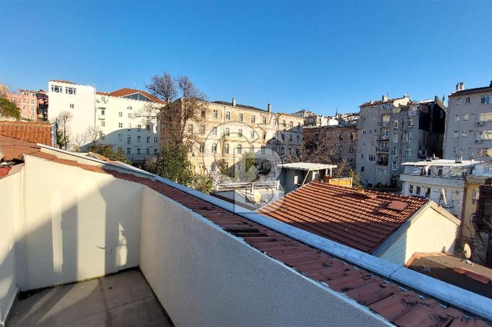 TOMTOM’DA İTALYAN KONSOLOSLUĞU’NA KOMŞU SATILIK 3+1 DUBLEKS DAİRE