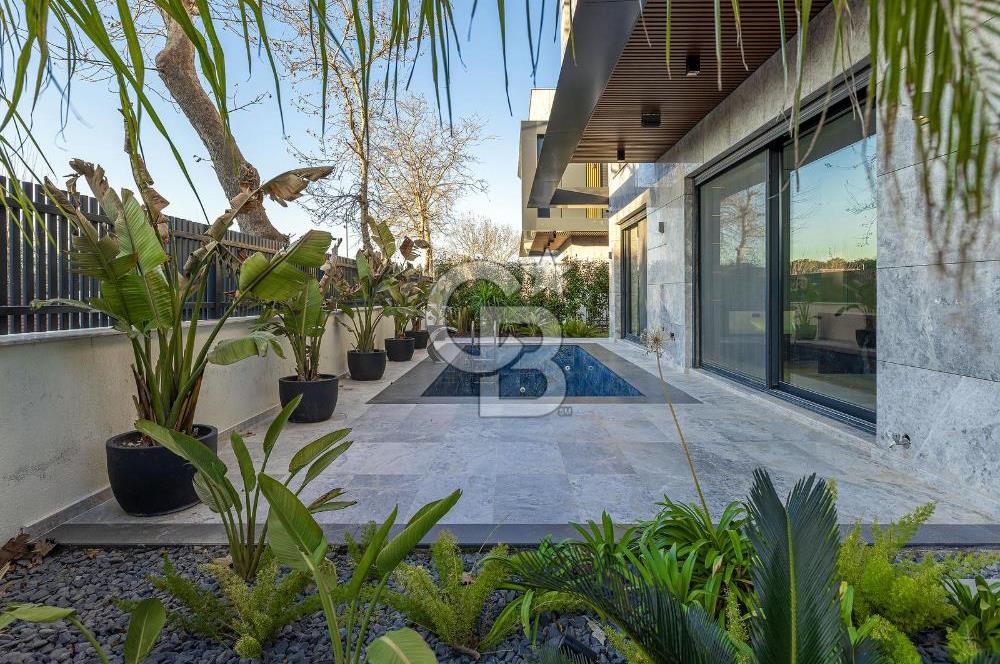 TEOK'tan Urla Merkezde Satılık Lüks Villa