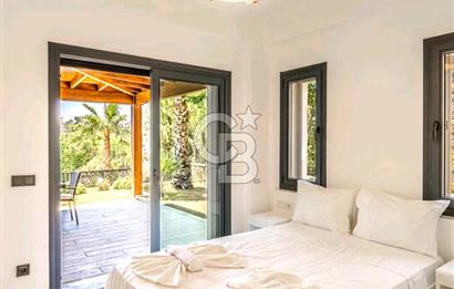 Bodrum Gümüşlük'te Havuzlu Lüks 3+1 Eşyalı Satılık Villa