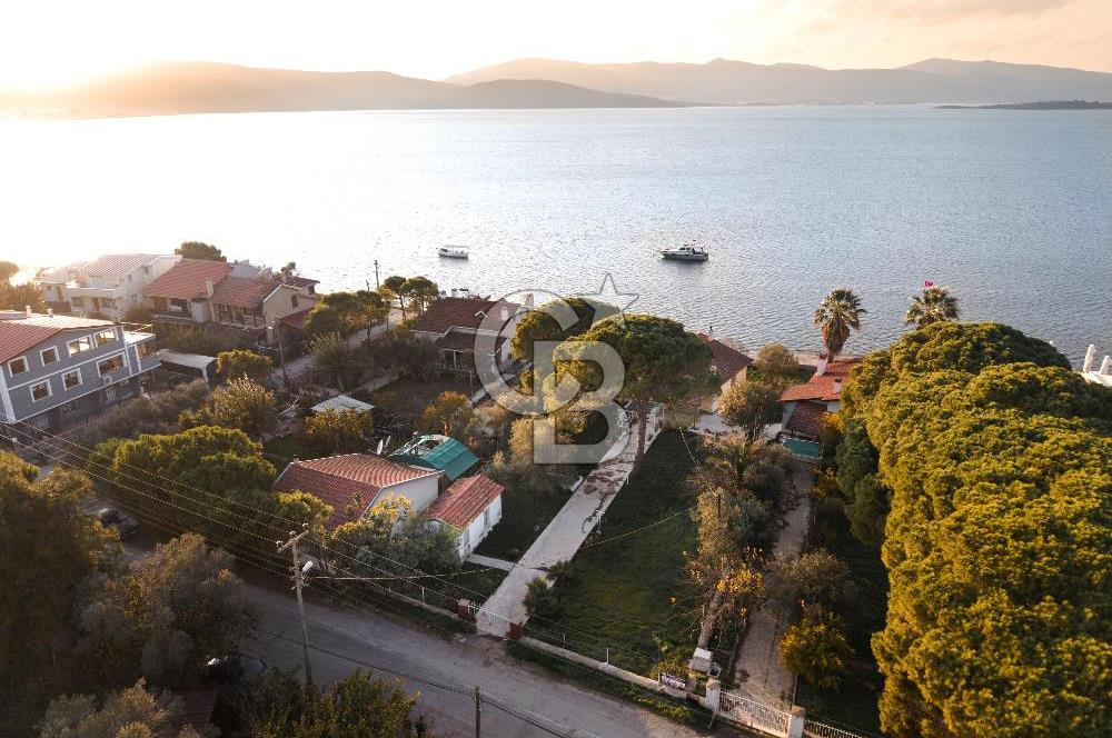 Urla Torasan'da Denize Sıfır, 976 m² Konut ve Ticari İmarlı Arsa