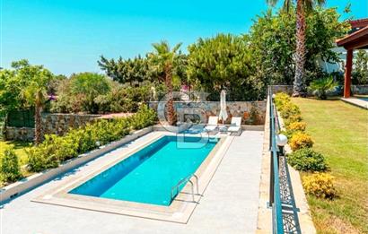 Bodrum Gümüşlük'te Havuzlu Lüks 3+1 Eşyalı Satılık Villa
