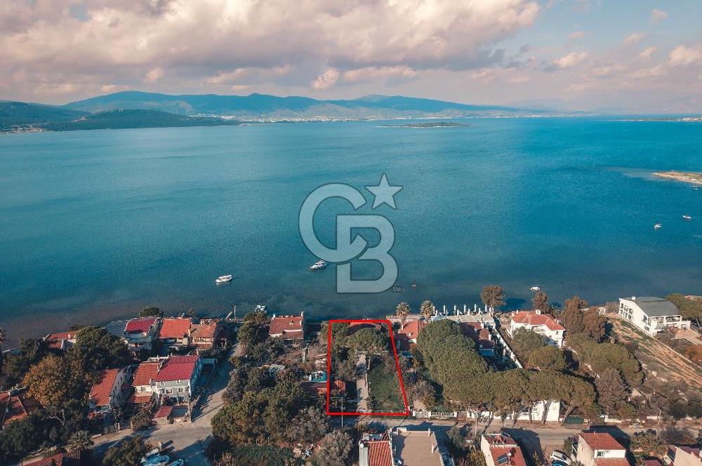 Urla Torasan'da Denize Sıfır, 976 m² Konut ve Ticari İmarlı Arsa