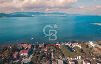 Urla Torasan'da Denize Sıfır, 976 m² Konut ve Ticari İmarlı Arsa