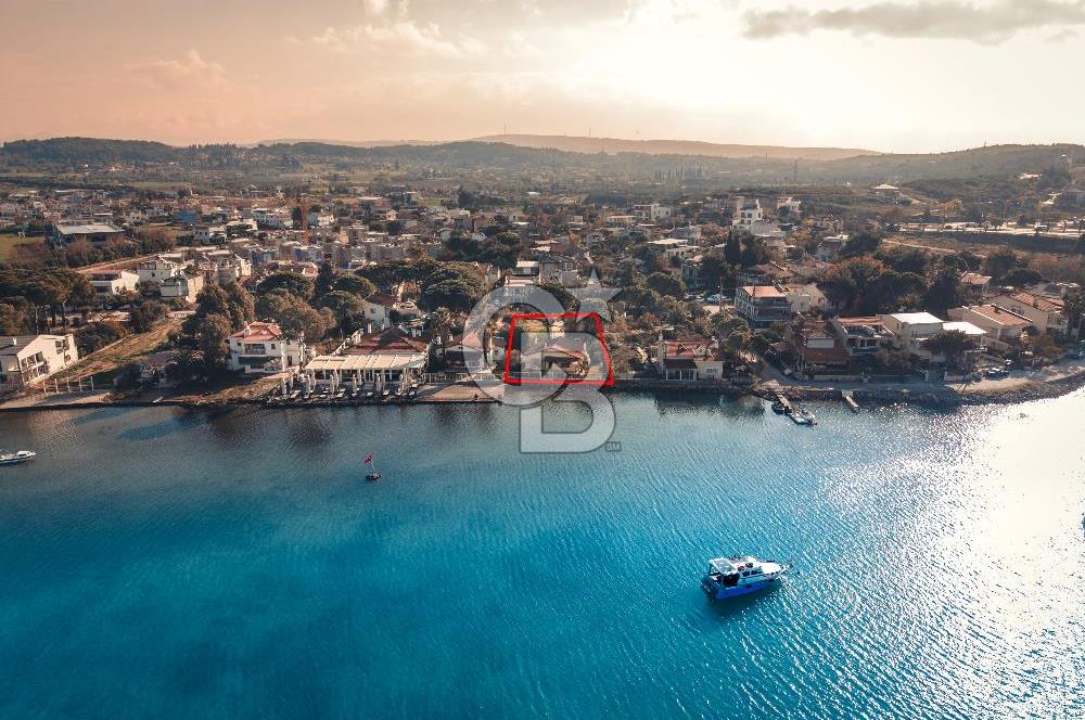 Urla Torasan'da Denize Sıfır, 976 m² Konut ve Ticari İmarlı Arsa