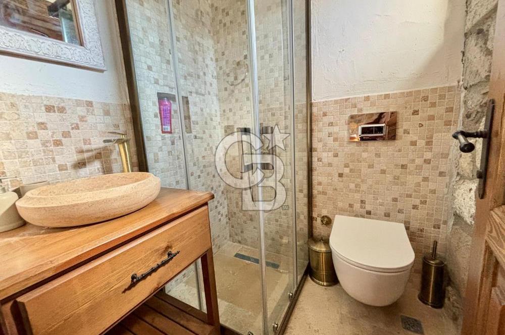 ALAÇATI'DA 20.204 M2 TARLA İÇERİSİNDE ORJİNAL TAŞ 3+1 ÇİFTLİK