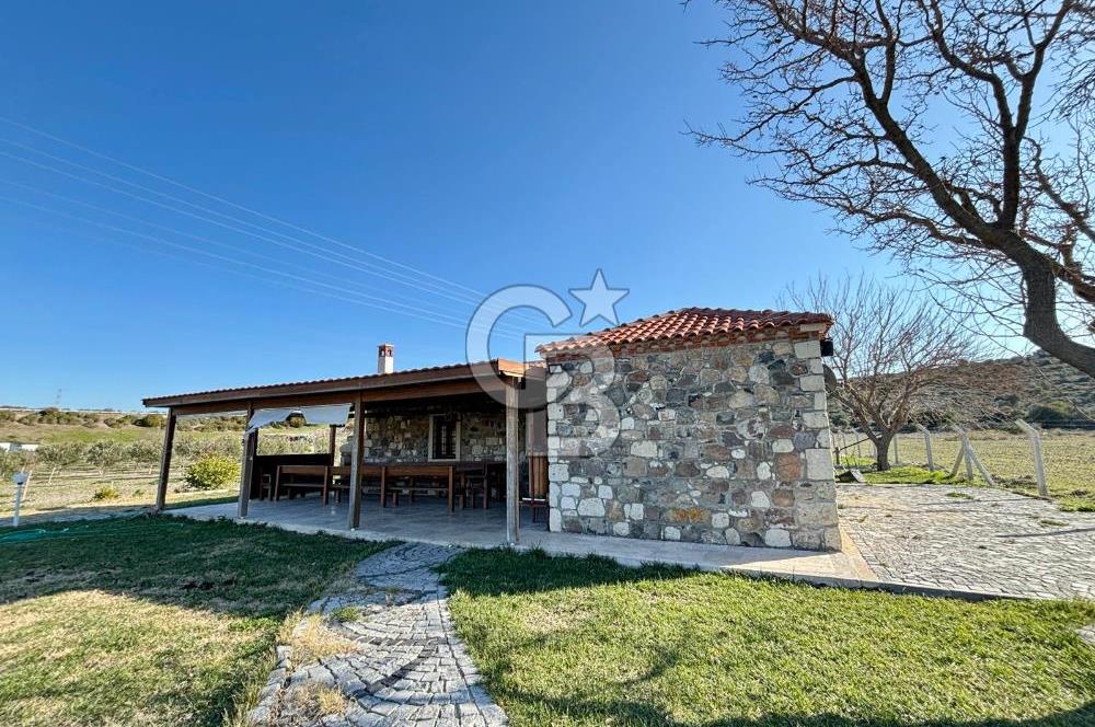 ALAÇATI'DA 20.204 M2 TARLA İÇERİSİNDE ORJİNAL TAŞ 3+1 ÇİFTLİK