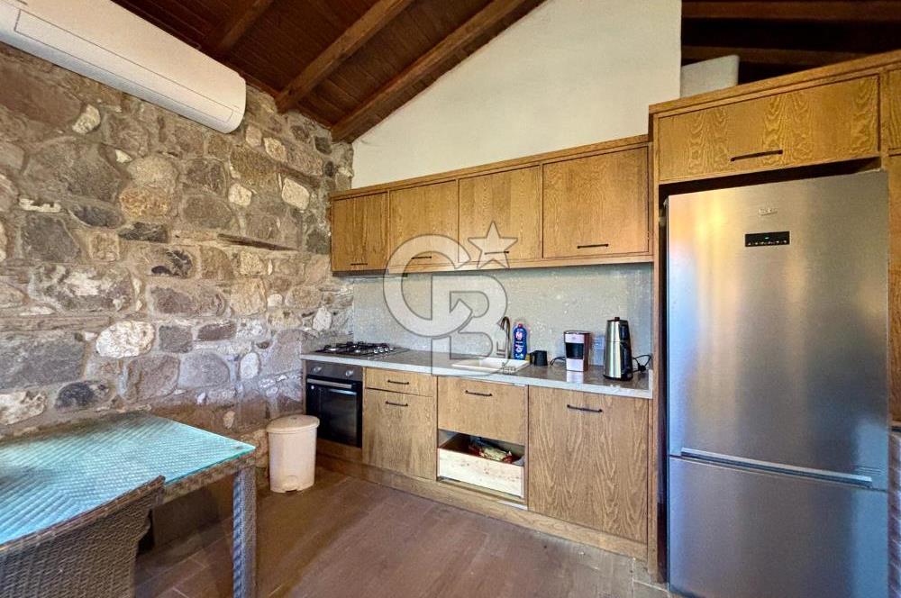 ALAÇATI'DA 20.204 M2 TARLA İÇERİSİNDE ORJİNAL TAŞ 3+1 ÇİFTLİK