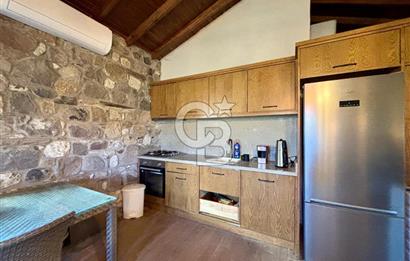 ALAÇATI'DA 20.204 M2 TARLA İÇERİSİNDE ORJİNAL TAŞ 3+1 ÇİFTLİK