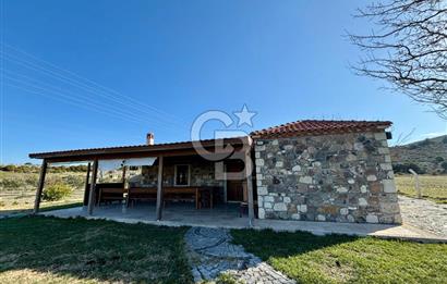 ALAÇATI'DA 20.204 M2 TARLA İÇERİSİNDE ORJİNAL TAŞ 3+1 ÇİFTLİK