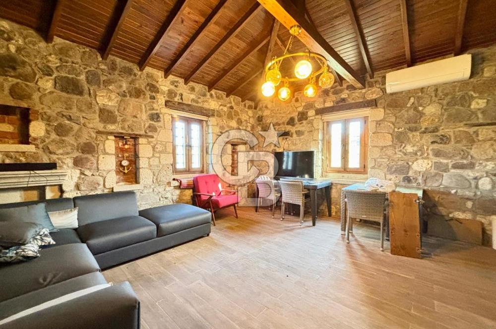 ALAÇATI'DA 20.204 M2 TARLA İÇERİSİNDE ORJİNAL TAŞ 3+1 ÇİFTLİK