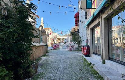 ALAÇATI ÇARŞI'DA İŞLETME VE 5 ODASI BULUNAN SATILIK BUTİK OTEL