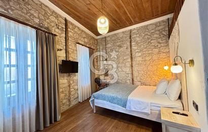 ALAÇATI ÇARŞI'DA İŞLETME VE 5 ODASI BULUNAN SATILIK BUTİK OTEL