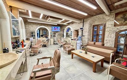 ALAÇATI ÇARŞI'DA İŞLETME VE 5 ODASI BULUNAN SATILIK BUTİK OTEL