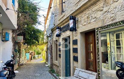 ALAÇATI ÇARŞI'DA İŞLETME VE 5 ODASI BULUNAN SATILIK BUTİK OTEL