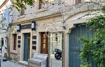 ALAÇATI ÇARŞI'DA İŞLETME VE 5 ODASI BULUNAN SATILIK BUTİK OTEL
