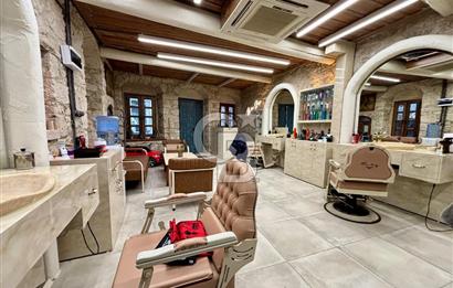 ALAÇATI ÇARŞI'DA İŞLETME VE 5 ODASI BULUNAN SATILIK BUTİK OTEL