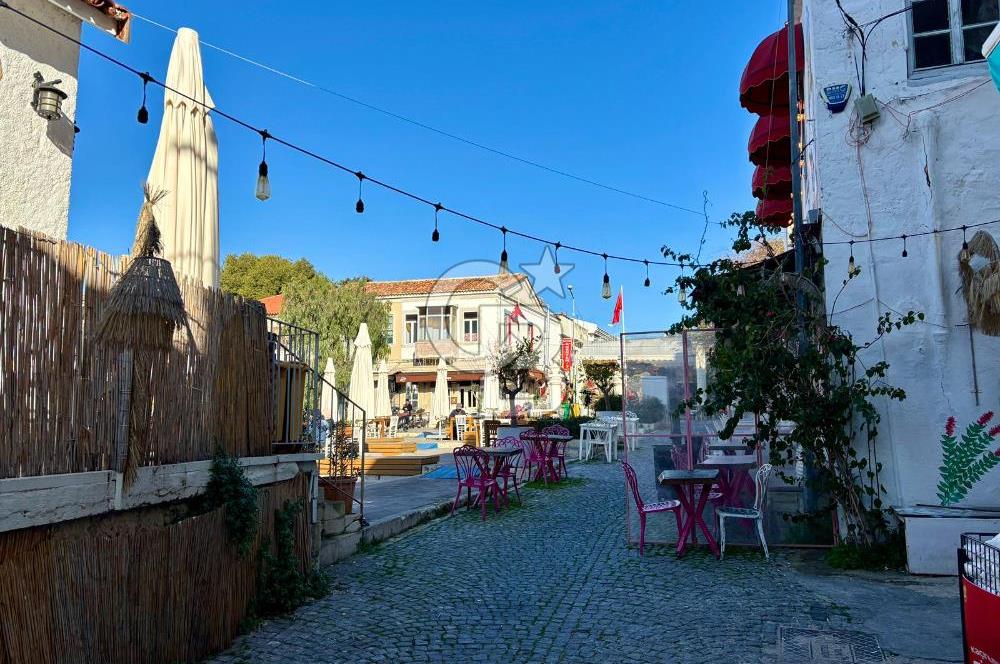 ALAÇATI ÇARŞI'DA İŞLETME VE 5 ODASI BULUNAN SATILIK BUTİK OTEL