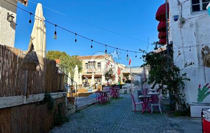 ALAÇATI ÇARŞI'DA İŞLETME VE 5 ODASI BULUNAN SATILIK BUTİK OTEL