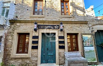 ALAÇATI ÇARŞI'DA İŞLETME VE 5 ODASI BULUNAN SATILIK BUTİK OTEL