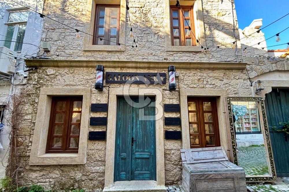 ALAÇATI ÇARŞI'DA İŞLETME VE 5 ODASI BULUNAN SATILIK BUTİK OTEL