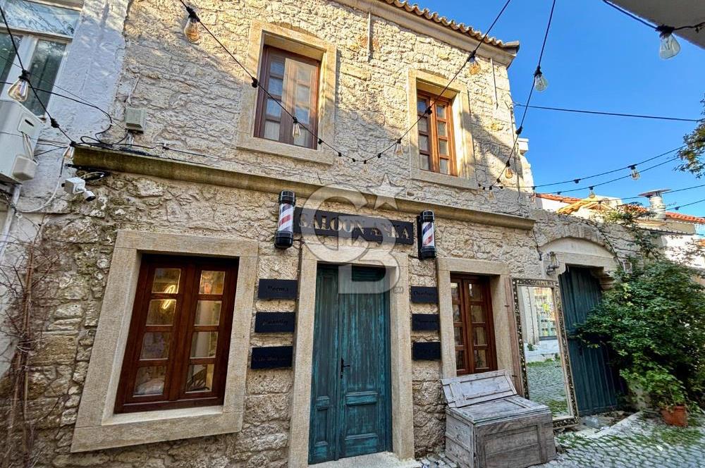 ALAÇATI ÇARŞI'DA İŞLETME VE 5 ODASI BULUNAN SATILIK BUTİK OTEL