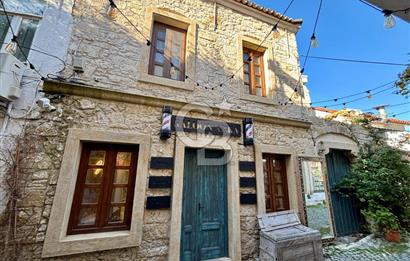 ALAÇATI ÇARŞI'DA İŞLETME VE 5 ODASI BULUNAN SATILIK BUTİK OTEL
