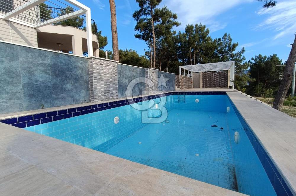 Kuşadası soğucakta 800 m2 arsa içerisinde 5+2 satılık havuzlu villa