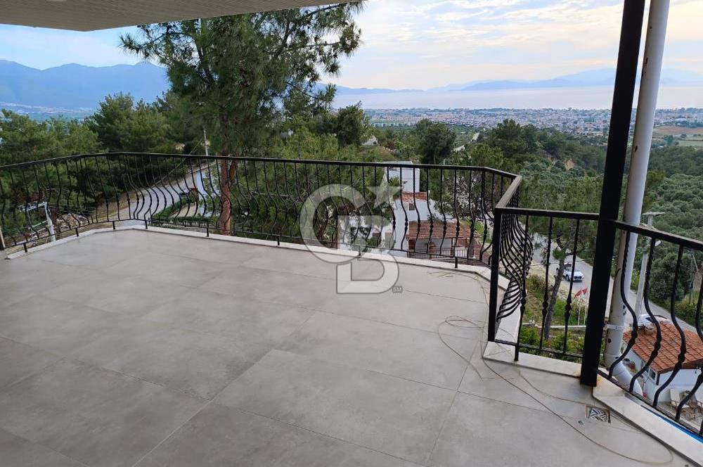 Kuşadası soğucakta 800 m2 arsa içerisinde 5+2 satılık havuzlu villa