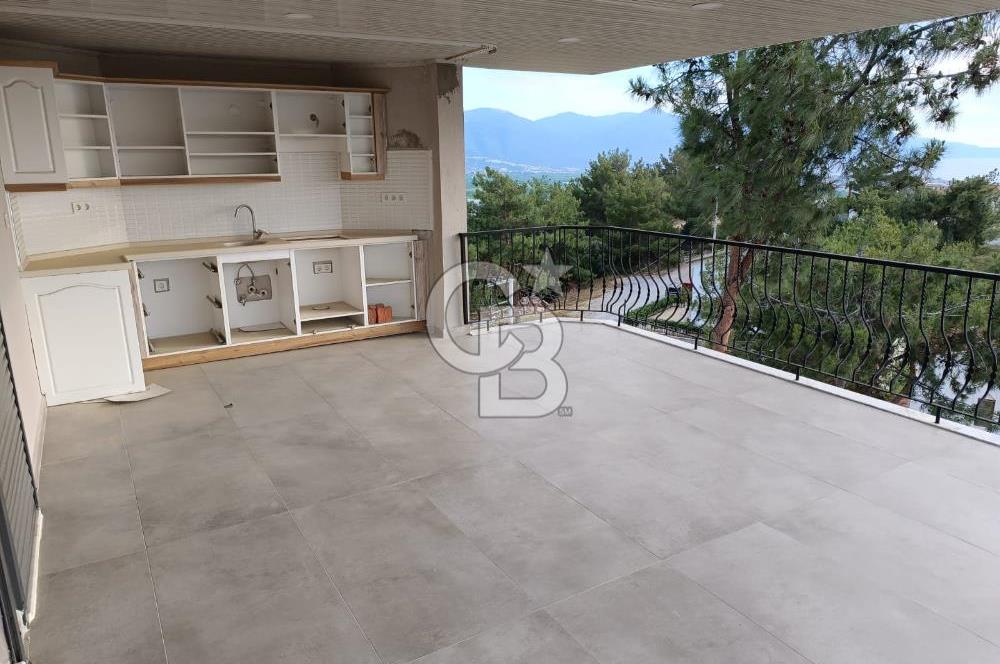 Kuşadası soğucakta 800 m2 arsa içerisinde 5+2 satılık havuzlu villa