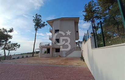 Kuşadası soğucakta 800 m2 arsa içerisinde 5+2 satılık havuzlu villa