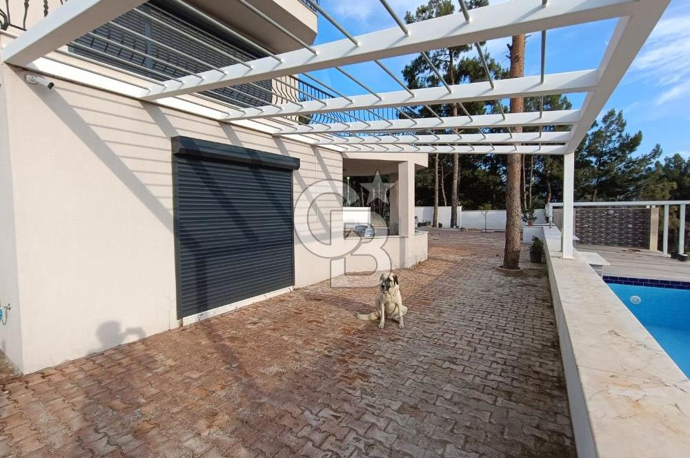 Kuşadası soğucakta 800 m2 arsa içerisinde 5+2 satılık havuzlu villa