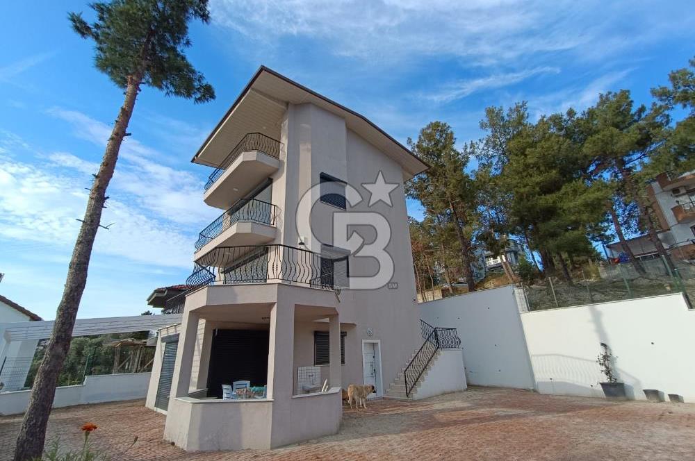 Kuşadası soğucakta 800 m2 arsa içerisinde 5+2 satılık havuzlu villa