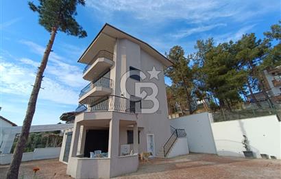 Kuşadası soğucakta 800 m2 arsa içerisinde 5+2 satılık havuzlu villa