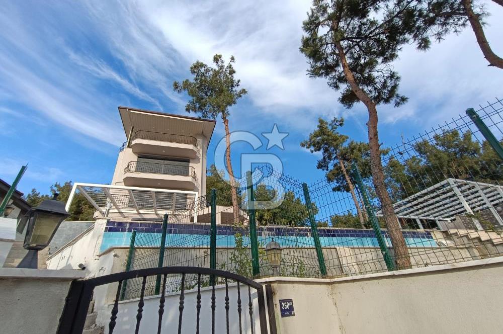 Kuşadası soğucakta 800 m2 arsa içerisinde 5+2 satılık havuzlu villa