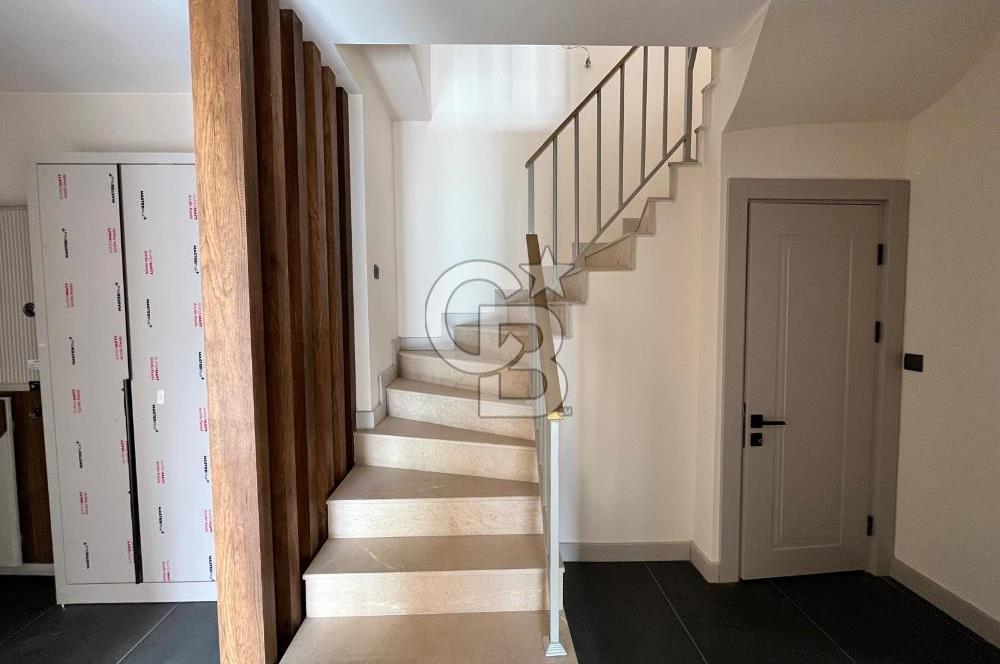 Menemen İstiklal Mahallesi Satılık 5+2 teraslı dubleks daire