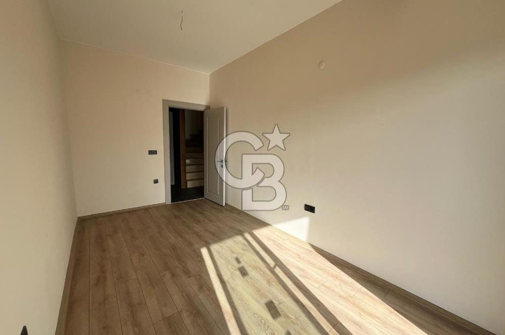 Menemen İstiklal Mahallesi Satılık 5+2 teraslı dubleks daire