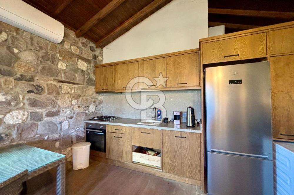 ALAÇATI'DA 20.204 M2 TARLA İÇERİSİNDE ORJİNAL TAŞ 3+1 ÇİFTLİK