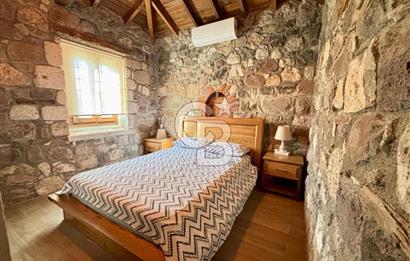 ALAÇATI'DA 20.204 M2 TARLA İÇERİSİNDE ORJİNAL TAŞ 3+1 ÇİFTLİK