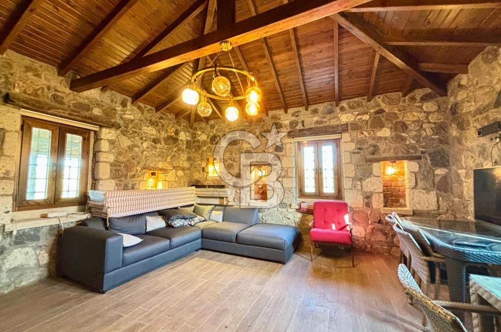 ALAÇATI'DA 20.204 M2 TARLA İÇERİSİNDE ORJİNAL TAŞ 3+1 ÇİFTLİK