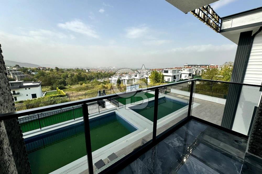 BAŞİSKELE DAMLAR'DA HAVUZLU MÜSTAKİL 4+1 MANZARALI SATILIK VİLLA