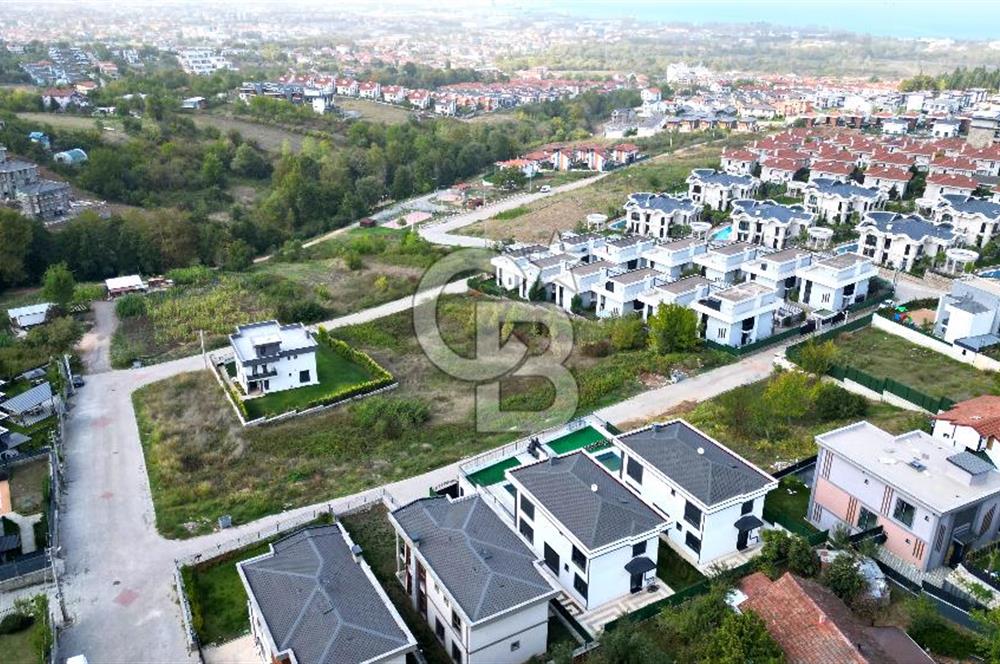 BAŞİSKELE DAMLAR'DA HAVUZLU MÜSTAKİL 4+1 MANZARALI SATILIK VİLLA